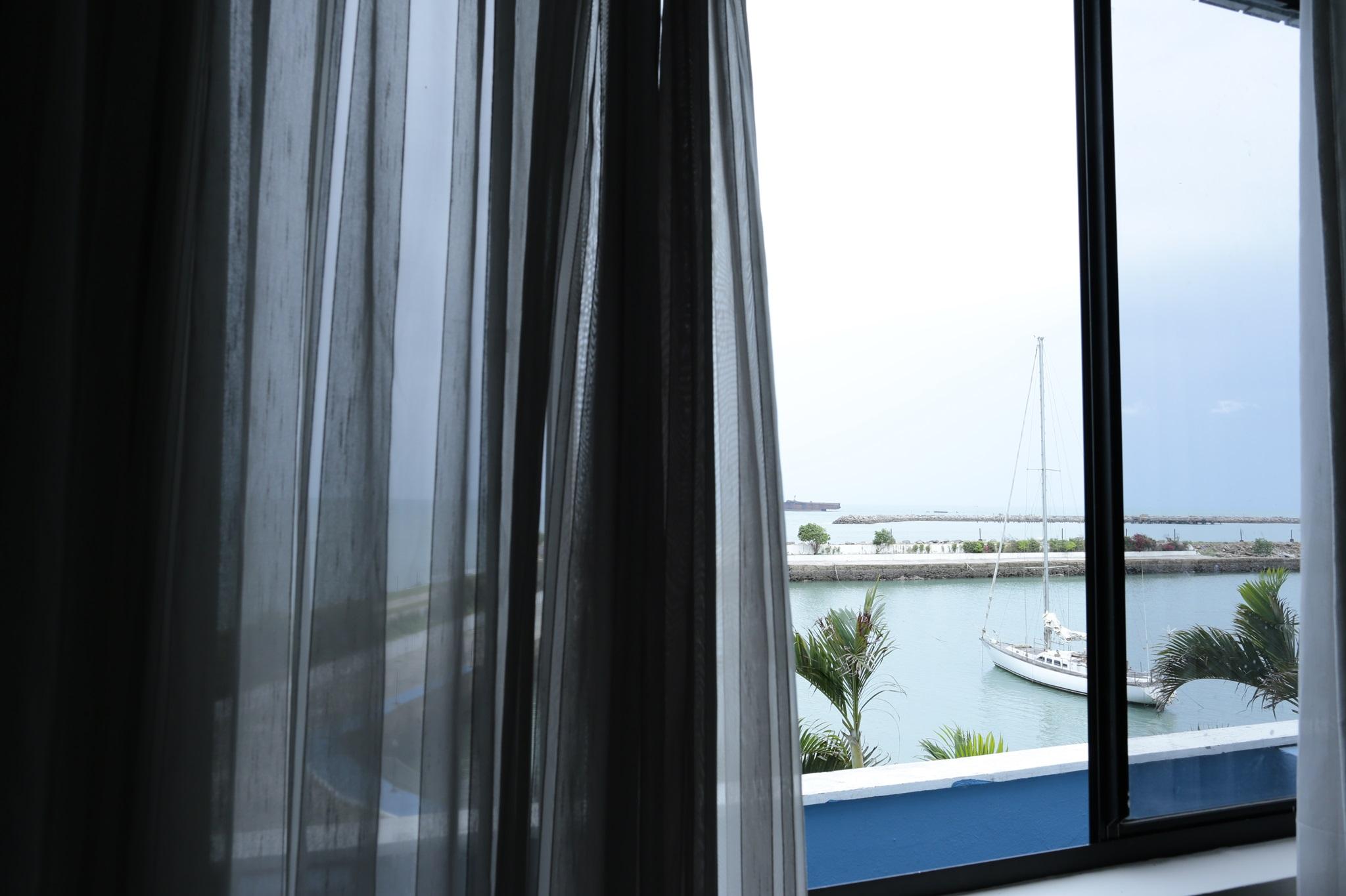 Marina Park Hotel Fortaleza  Eksteriør bilde A window with a curtain