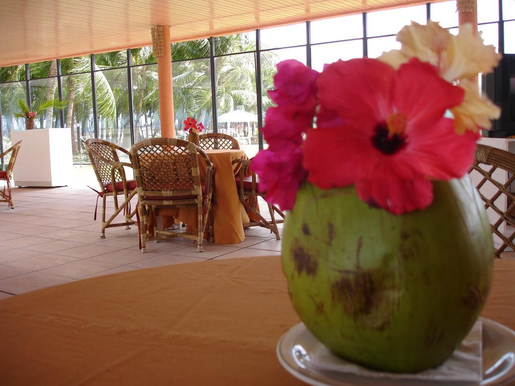 Marina Park Hotel Fortaleza  Eksteriør bilde A coconut drink